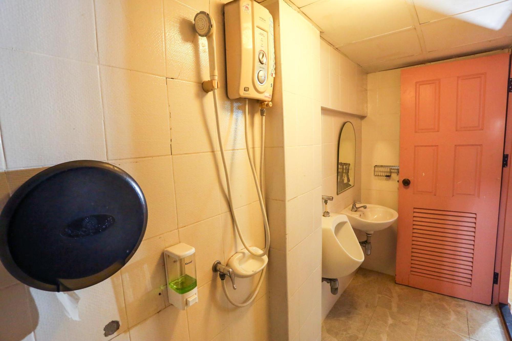 Pjr Chateau Hostel