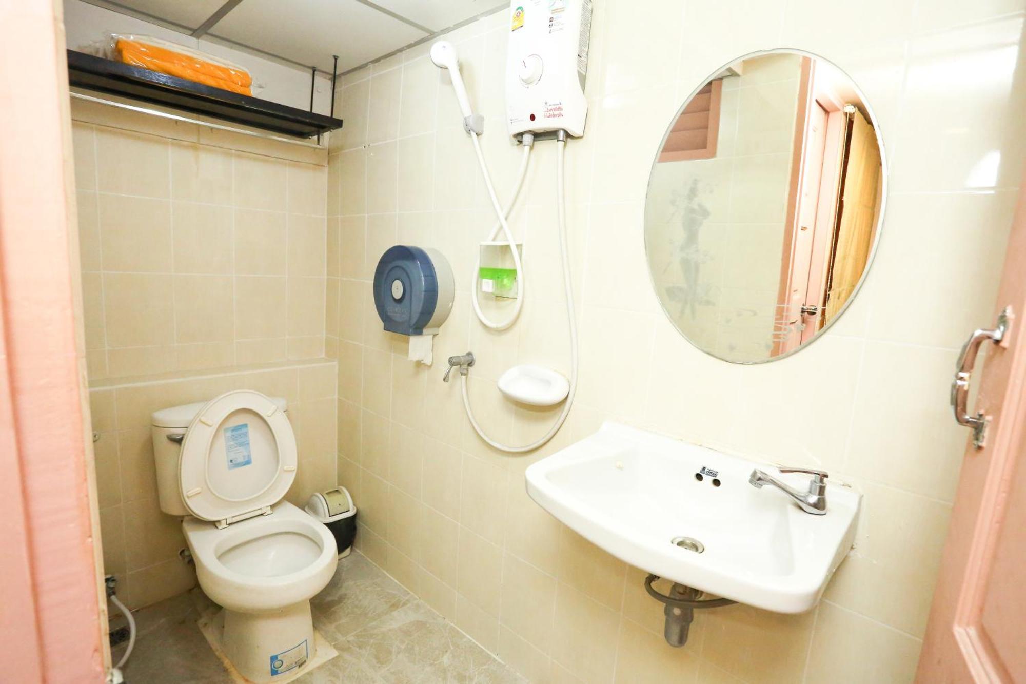 Hostel Pjr Chateau Bangkok