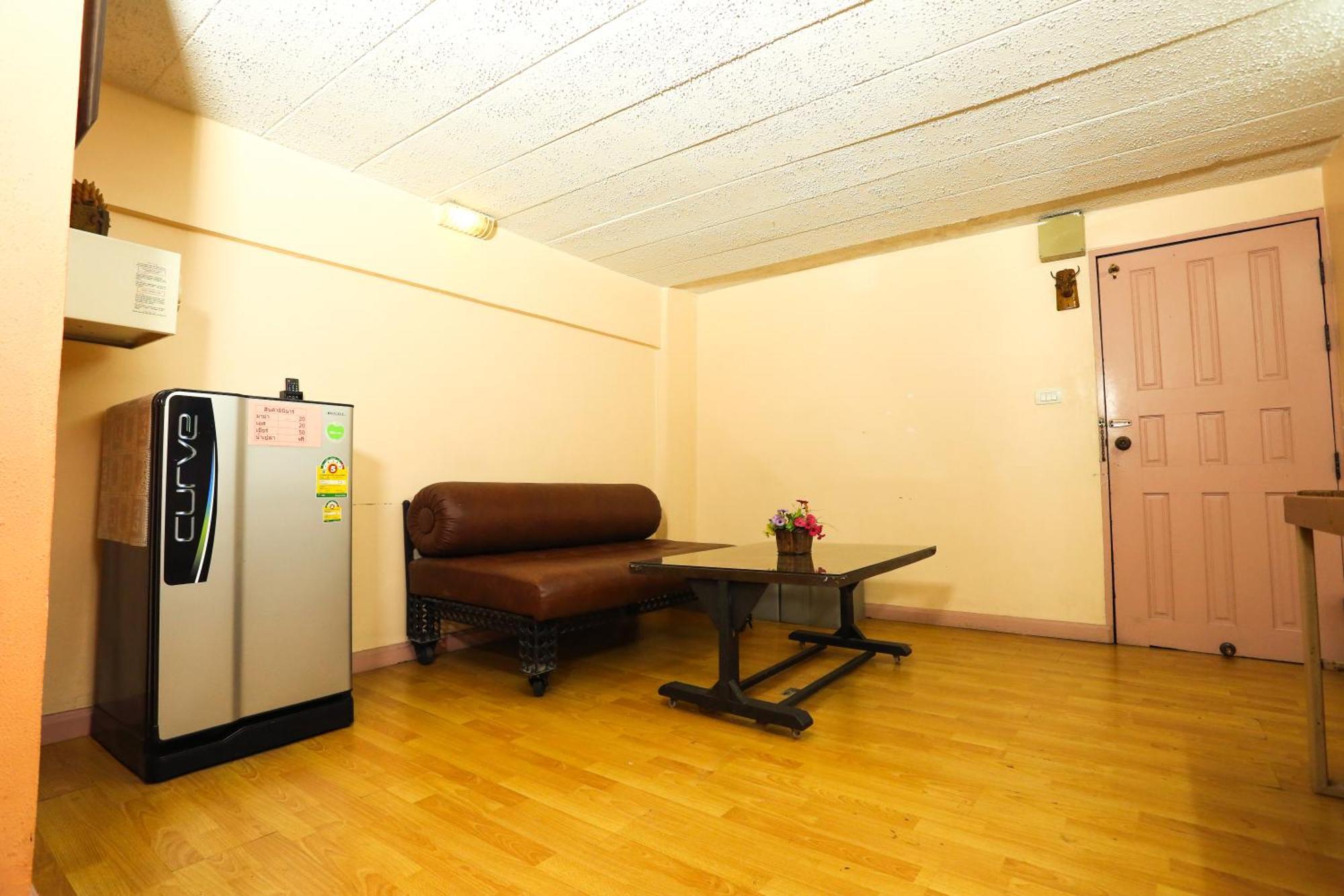 Pjr Chateau Hostel