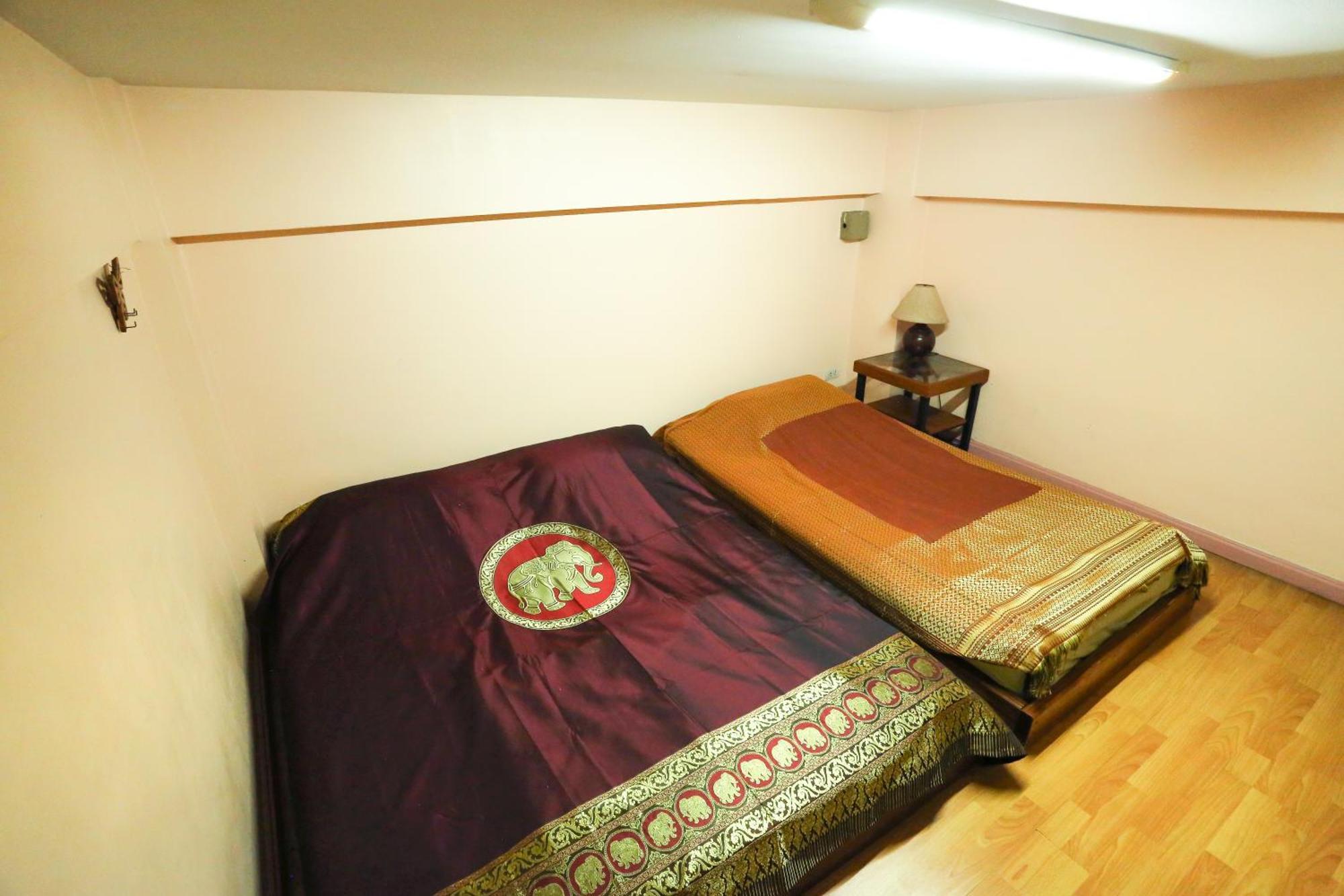 Pjr Chateau Hostel Bangkok